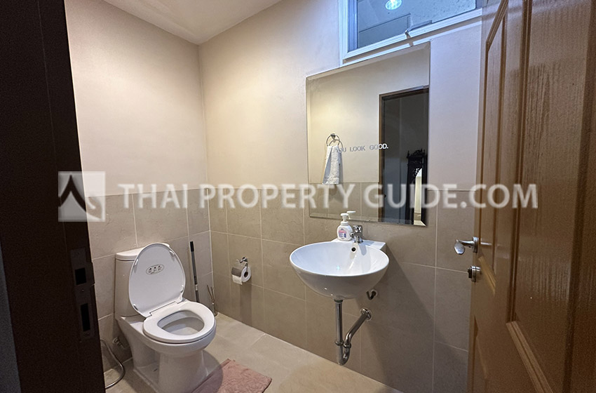 House with Shared Pool in Srinakarin 